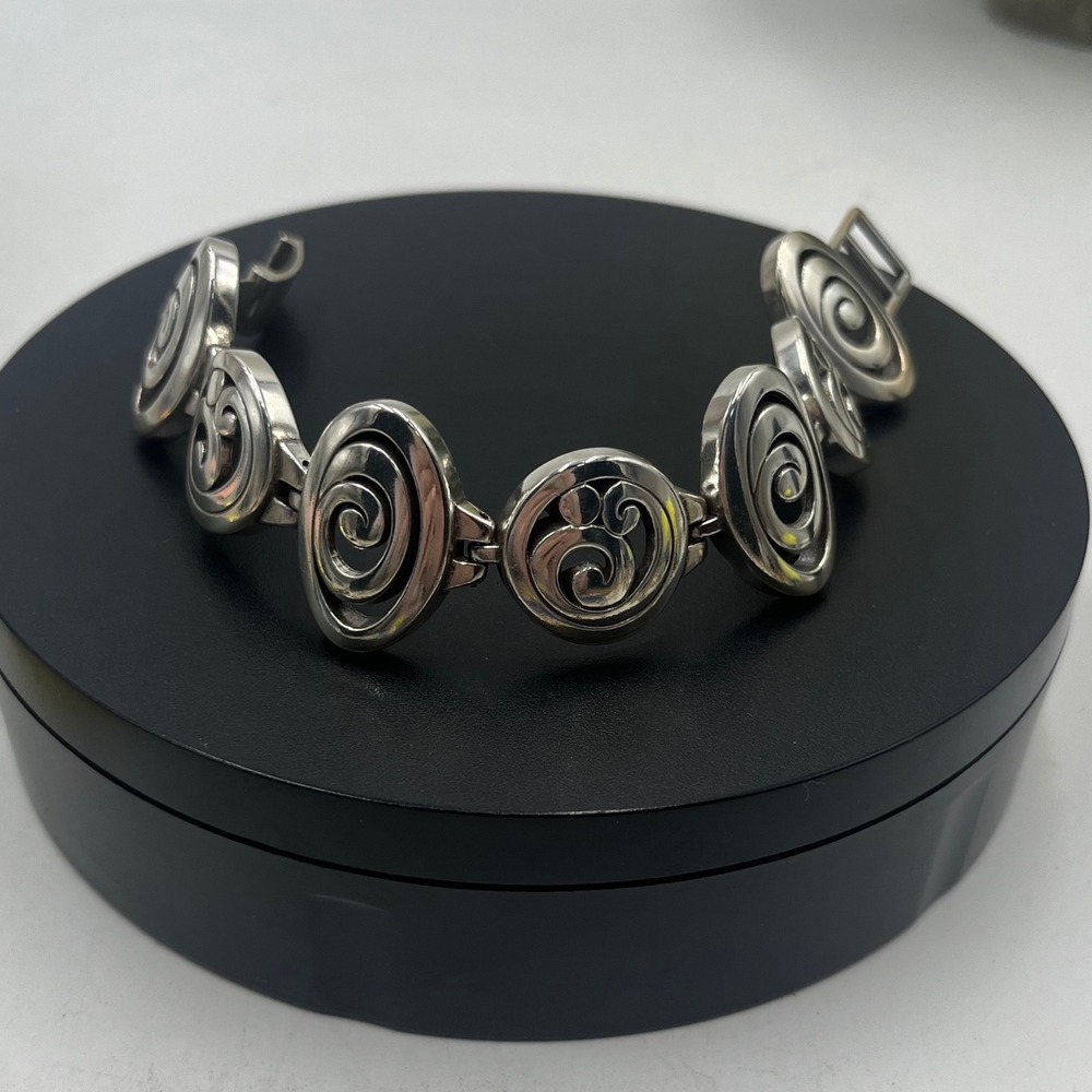 Brighton Contempo Style
Vertigo Swirl Silver Tone Panel Swirl Retired Bracelet
